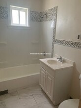 31 Dunreath St, Unit 1 in Boston, MA - Foto de edificio - Building Photo