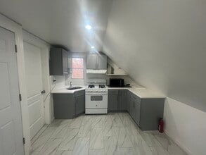 381 Shelton Ave in New Haven, CT - Building Photo - Building Photo