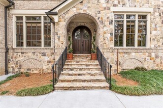 927 Buckingham Cir NW in Atlanta, GA - Building Photo - Building Photo