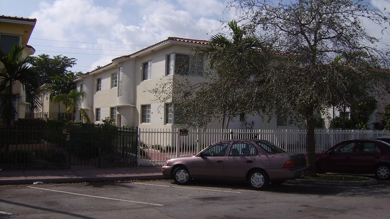 1228 Marseille Dr in Miami Beach, FL - Building Photo