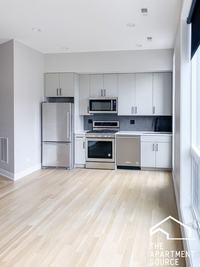 1050 W Cornelia Ave in Chicago, IL - Building Photo - Building Photo