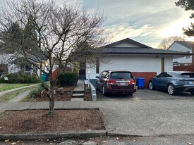 1138 NE 72nd Ave, Unit Duplex in Portland, OR - Building Photo