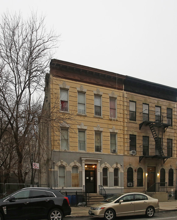 275 Mother Gatson Blvd in Brooklyn, NY - Building Photo