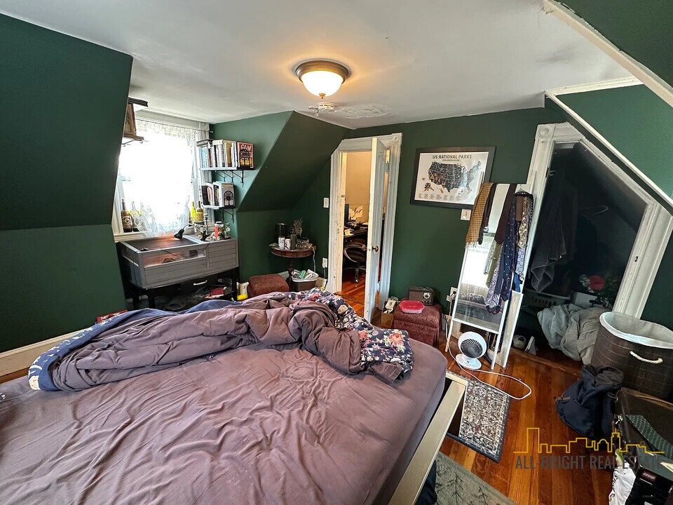 136 Brooks St, Unit 136 in Boston, MA - Building Photo