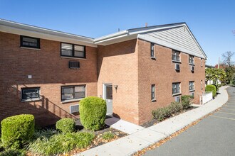 The Linden Apartments in Englewood, NJ - Foto de edificio - Building Photo