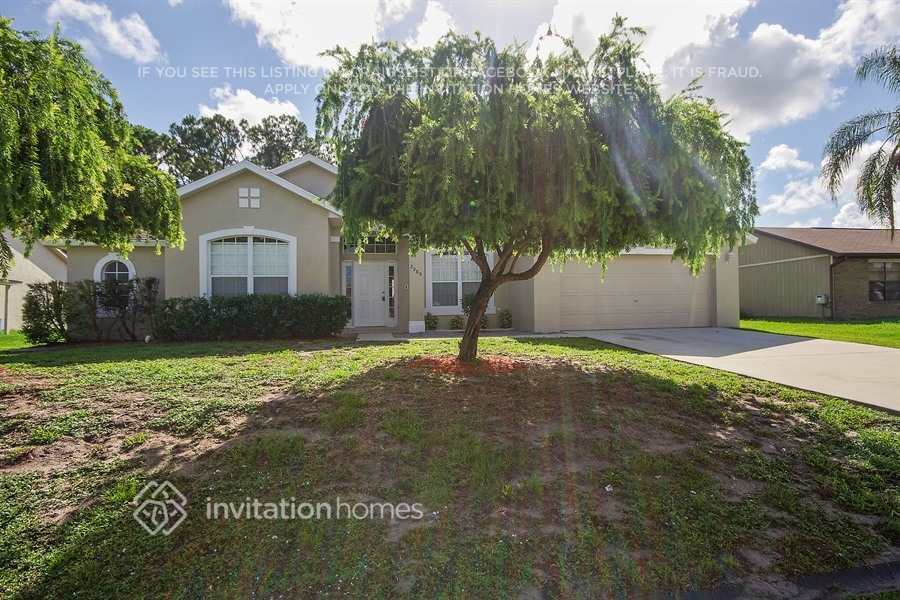 2089 SW Idaho Ln in Port St. Lucie, FL - Foto de edificio