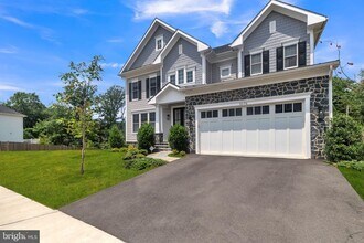 3176 Pond Mist Way in Herndon, VA - Building Photo - Building Photo