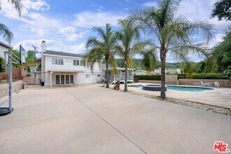 22601 Dardenne St in Calabasas, CA - Building Photo - Building Photo