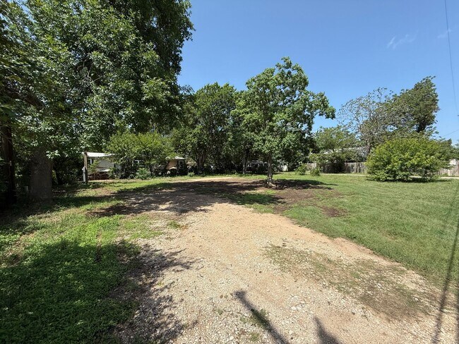 305-401 Chaparral Rd in Austin, TX - Building Photo - Building Photo