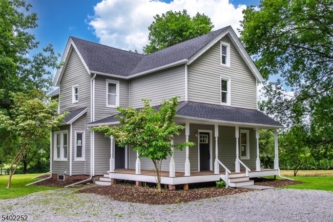 property at 2 New Mashipacong Rd