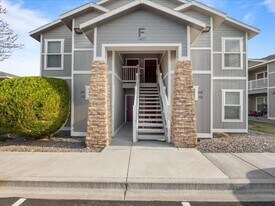 6405F Chapel Hill Blvd in Pasco, WA - Building Photo