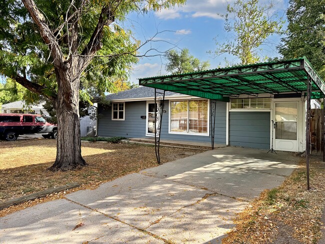 1270 S Holly St in Denver, CO - Foto de edificio - Building Photo