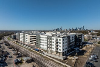 Bridge at the Blockyard in Austin, TX - Foto de edificio - Building Photo
