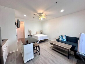 4262 W Main St in Jupiter, FL - Building Photo - Building Photo