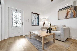 333 Walnut St in Hollywood, FL - Foto de edificio - Building Photo