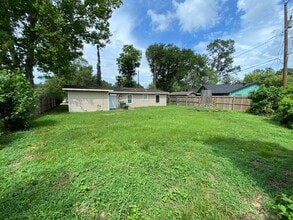 403 Bluebonnet Dr in Orange, TX - Building Photo - Building Photo