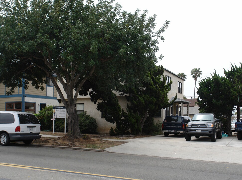 1057-1063 Loring St in San Diego, CA - Building Photo