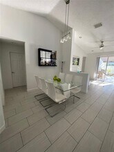755 Sand Creek Cir in Weston, FL - Foto de edificio - Building Photo
