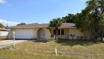 506 SE 26th St in Cape Coral, FL - Building Photo