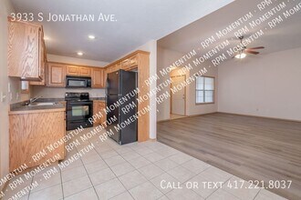 3933 S Jonathan Ave in Springfield, MO - Building Photo - Building Photo