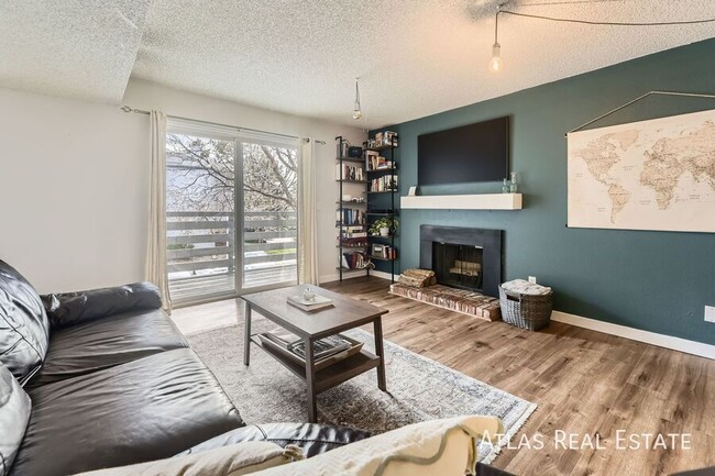 property at 3141 S Tamarac Dr