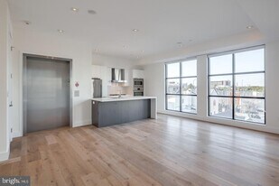 240 N 2nd St in Philadelphia, PA - Building Photo