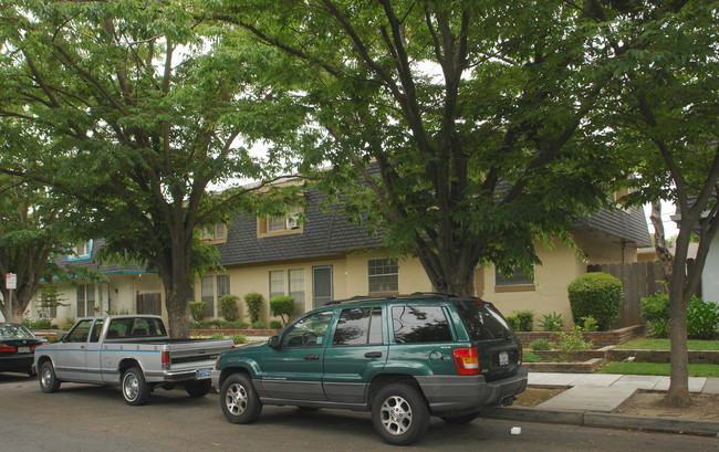 5274 Snow Dr in San Jose, CA - Foto de edificio - Building Photo