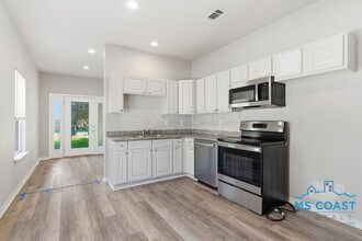 117 Earle Taylor Ln in Ocean Springs, MS - Building Photo - Building Photo