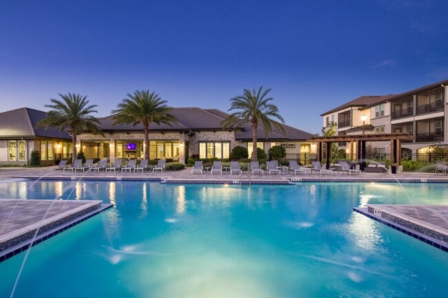 Lantower Grande Pines in Orlando, FL - Foto de edificio - Building Photo