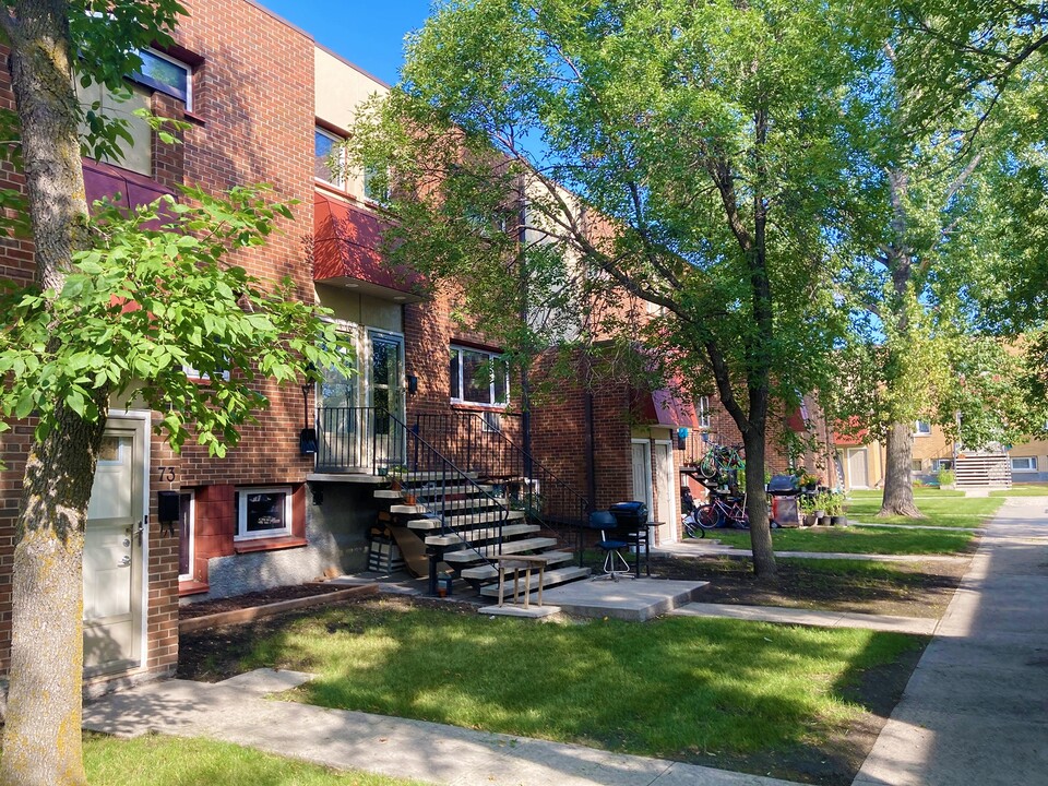 Adsum Gardens in Winnipeg, MB - Building Photo