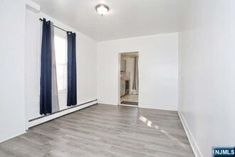 68 Mohawk Ave in Hawthorne, NJ - Building Photo - Building Photo