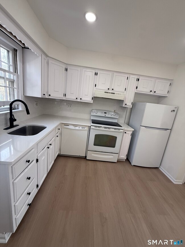 14 Averill Pl in Branford, CT - Foto de edificio - Building Photo