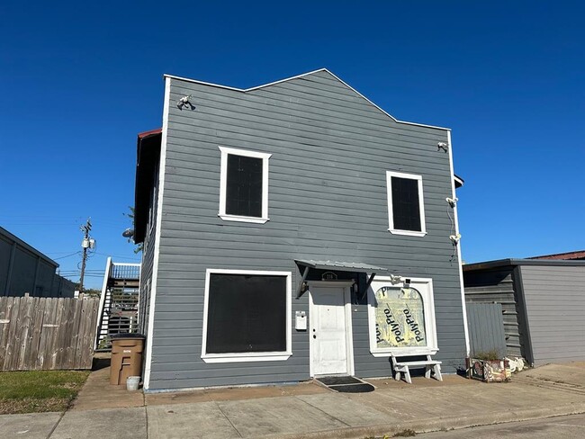 218 W Broad St in Freeport, TX - Foto de edificio - Building Photo