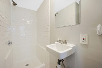 503 Wood St in Bristol, RI - Building Photo - Building Photo