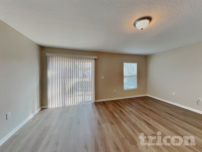 1130 Alloway Ave in Spring Hill, FL - Foto de edificio - Building Photo