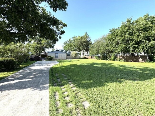 property at 1130 Bois D'Arc St