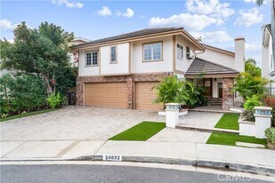 24832 Los Gatos Dr in Laguna Hills, CA - Building Photo