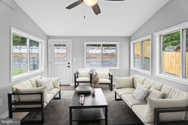 5822 Brookview Dr in Alexandria, VA - Building Photo - Building Photo