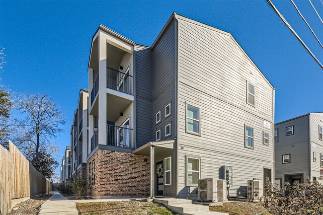 310 Tendick St in San Antonio, TX - Building Photo - Building Photo