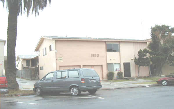 1510 Locust Ave in Long Beach, CA - Building Photo - Building Photo