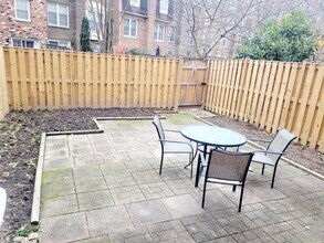 7415 Fountain Head Dr in Annandale, VA - Building Photo - Building Photo