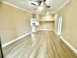 2133 Renaissance Blvd, Unit #304 UPDATED in Miramar, FL - Foto de edificio - Building Photo