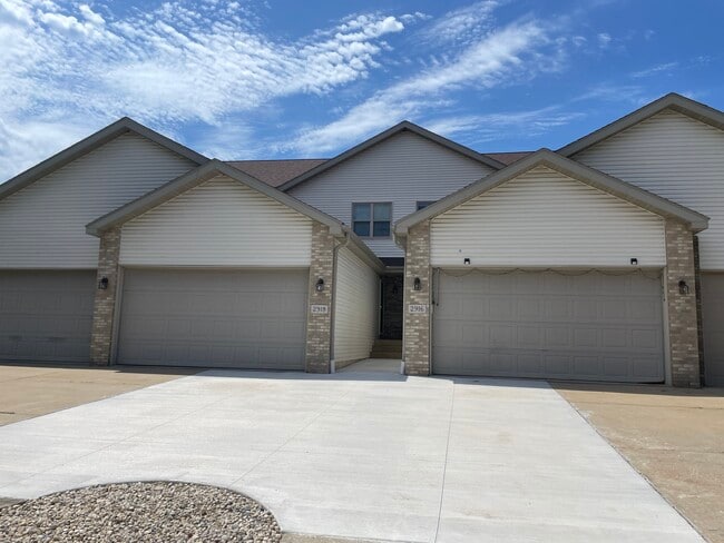 property at 2916 Kentville Dr