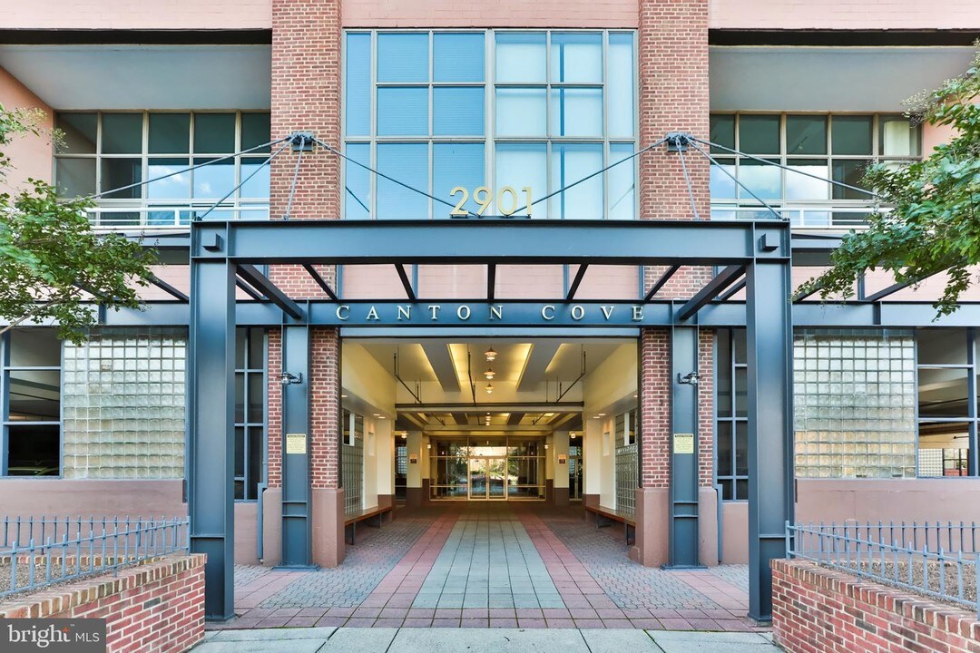 2901 Boston St-Unit -220 in Baltimore, MD - Building Photo