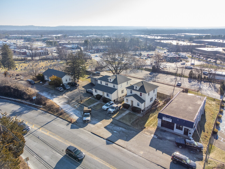 25 Bloomfield Ave in Pine Brook, NJ - Building Photo