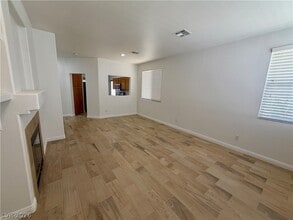 10353 Sloping Hill Ave in Las Vegas, NV - Building Photo - Building Photo