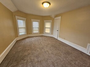 1123 W 22nd St in Cedar Falls, IA - Foto de edificio - Building Photo