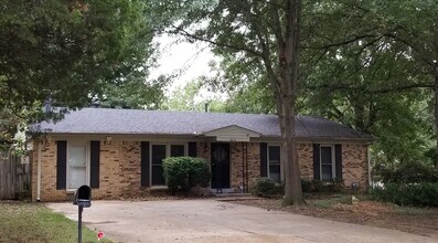 8016 Pinebrook Dr in Southaven, MS - Building Photo - Building Photo