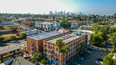 4015 Melrose Ave in Los Angeles, CA - Building Photo - Building Photo