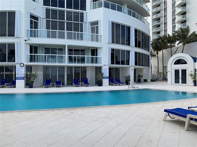 18671 Collins Ave, Unit 202 in Sunny Isles Beach, FL - Foto de edificio